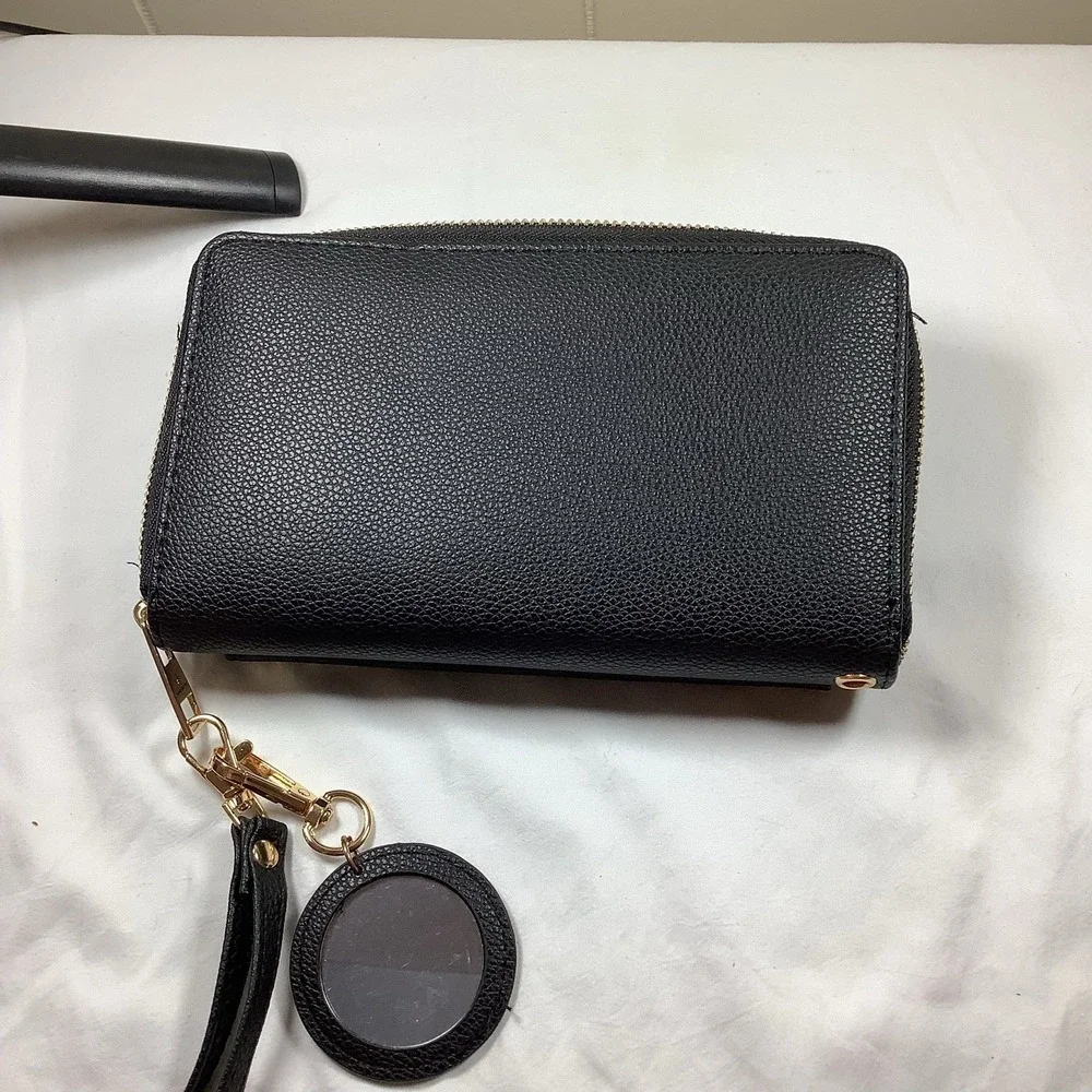 London Fog Black Pebble Zip Around Wristlet‎ Wallet Front Flap Charm